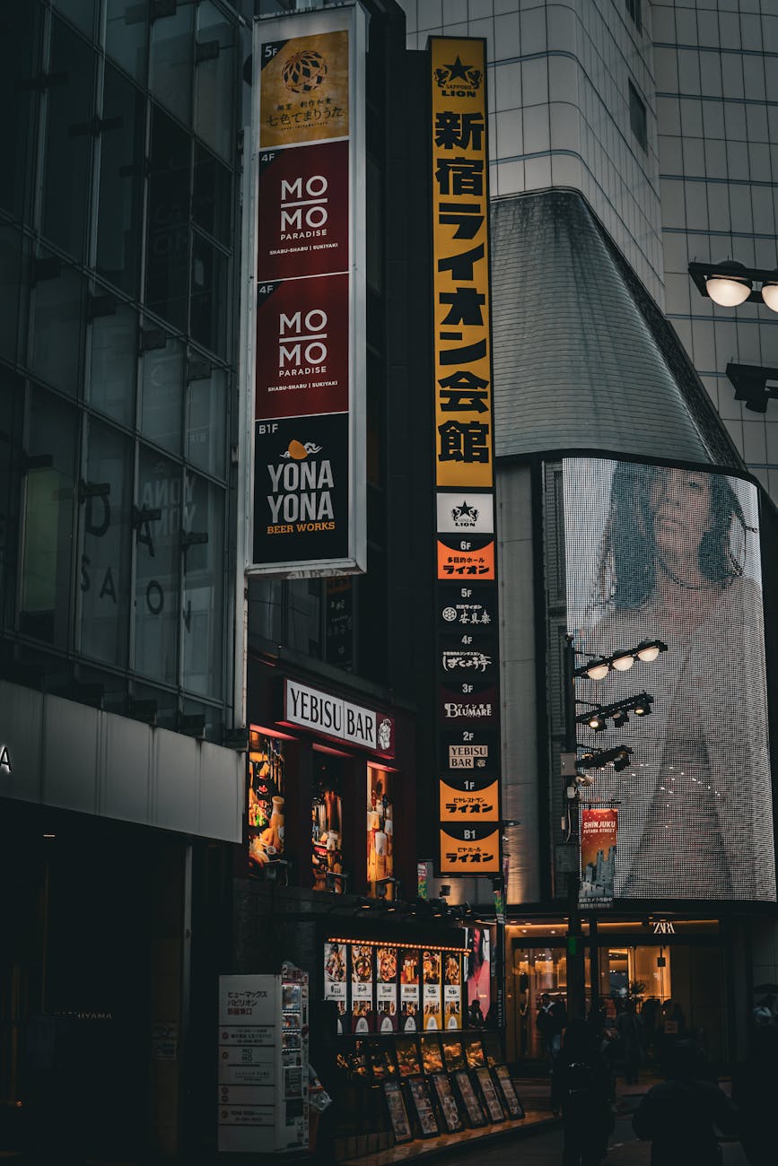 Photo by Emiliano Lara | via Pexels | License: Pexels License | https://www.pexels.com/photo/vibrant-nightlife-in-shinjuku-tokyo-31091438/