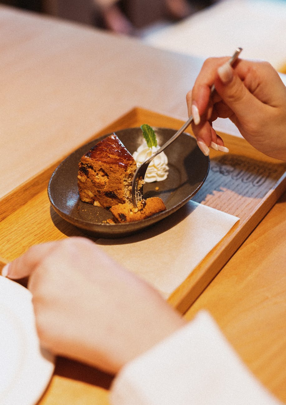 Photo by Gu Ko | via Pexels | License: Pexels License | https://www.pexels.com/photo/elegant-dessert-presentation-on-wooden-tray-31767966/