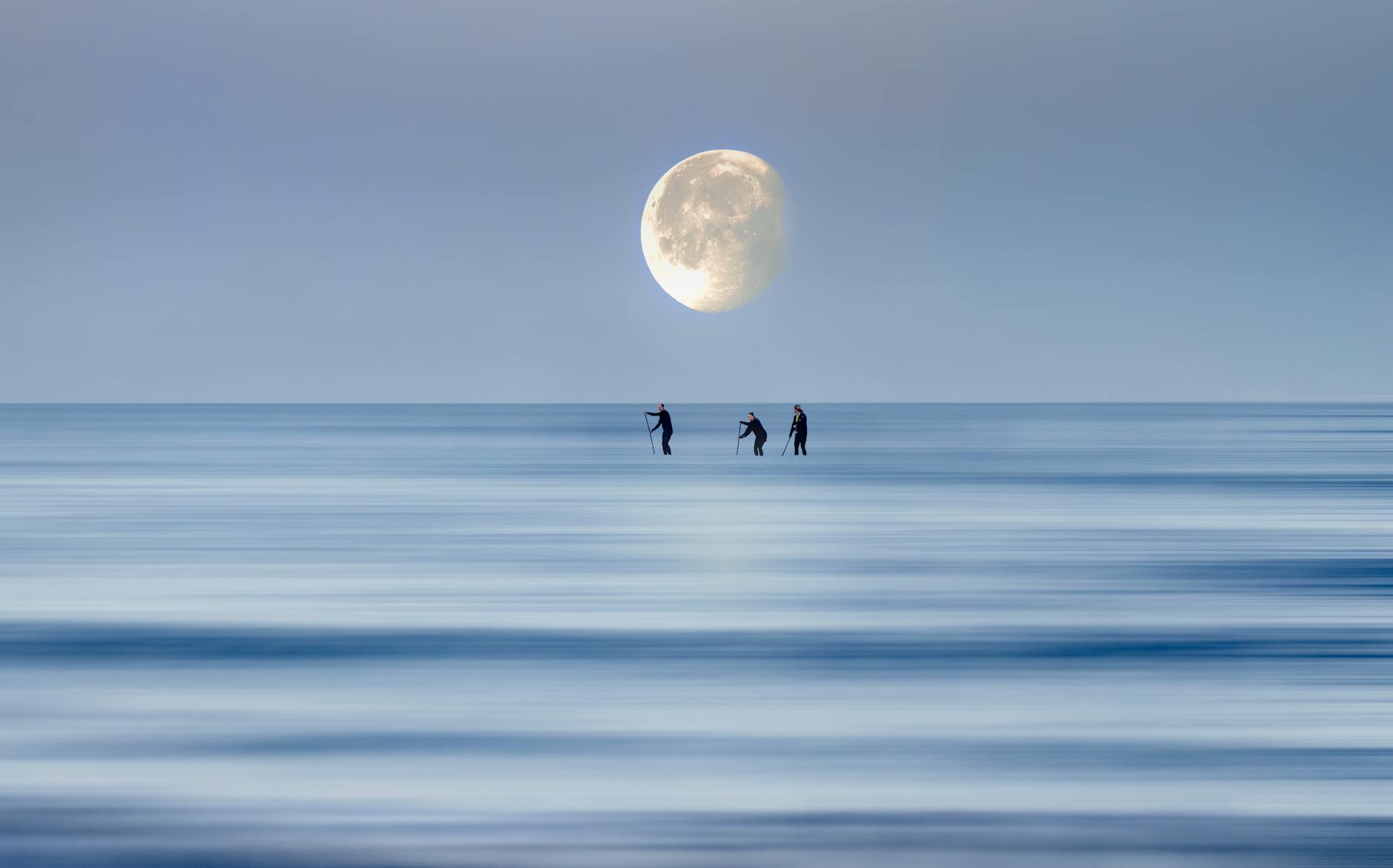 Photo by dalia nava | via Pexels | License: Pexels License | https://www.pexels.com/photo/paddleboarders-beneath-a-full-moon-on-tranquil-sea-35042078/