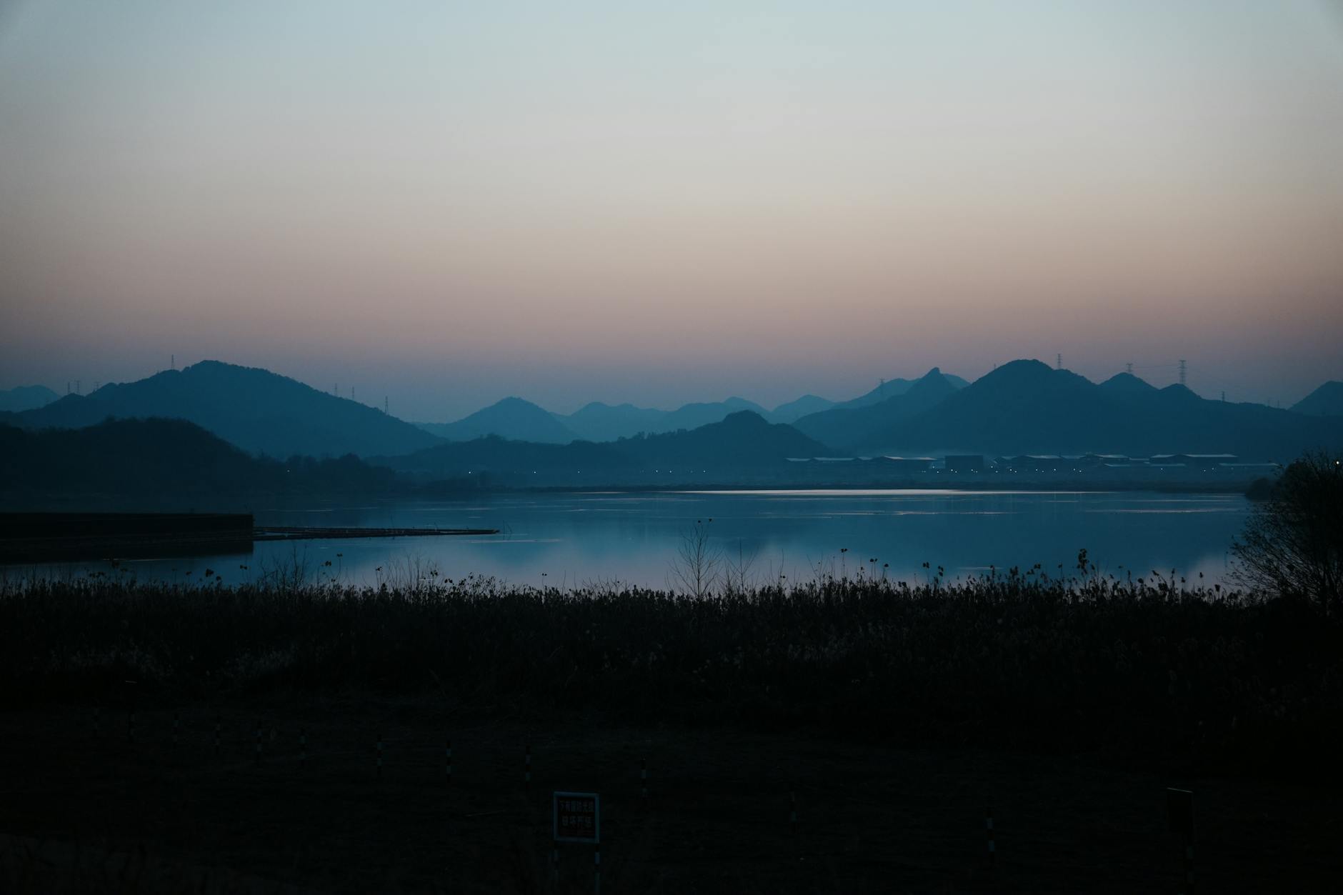 Photo by Leila Chen | via Pexels | License: Pexels License | https://www.pexels.com/photo/serene-lakeside-dusk-with-mountain-silhouette-35416976/