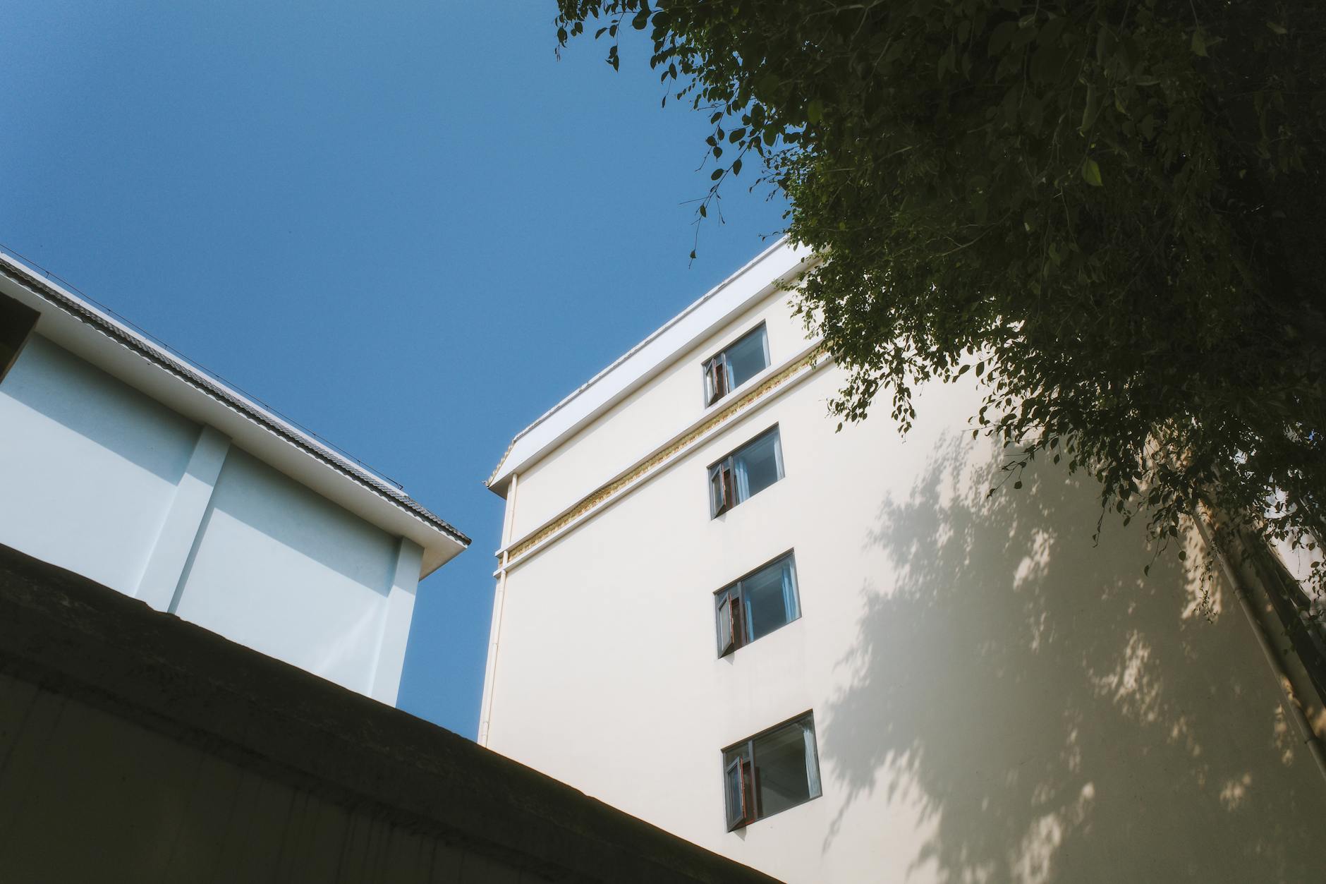 Photo by JUNLIN ZOU | via Pexels | License: Pexels License | https://www.pexels.com/photo/modern-urban-architecture-against-clear-sky-30605210/